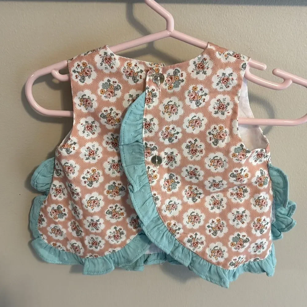 Grey elephant Floral Outfit with Ruffle Details size 3 months